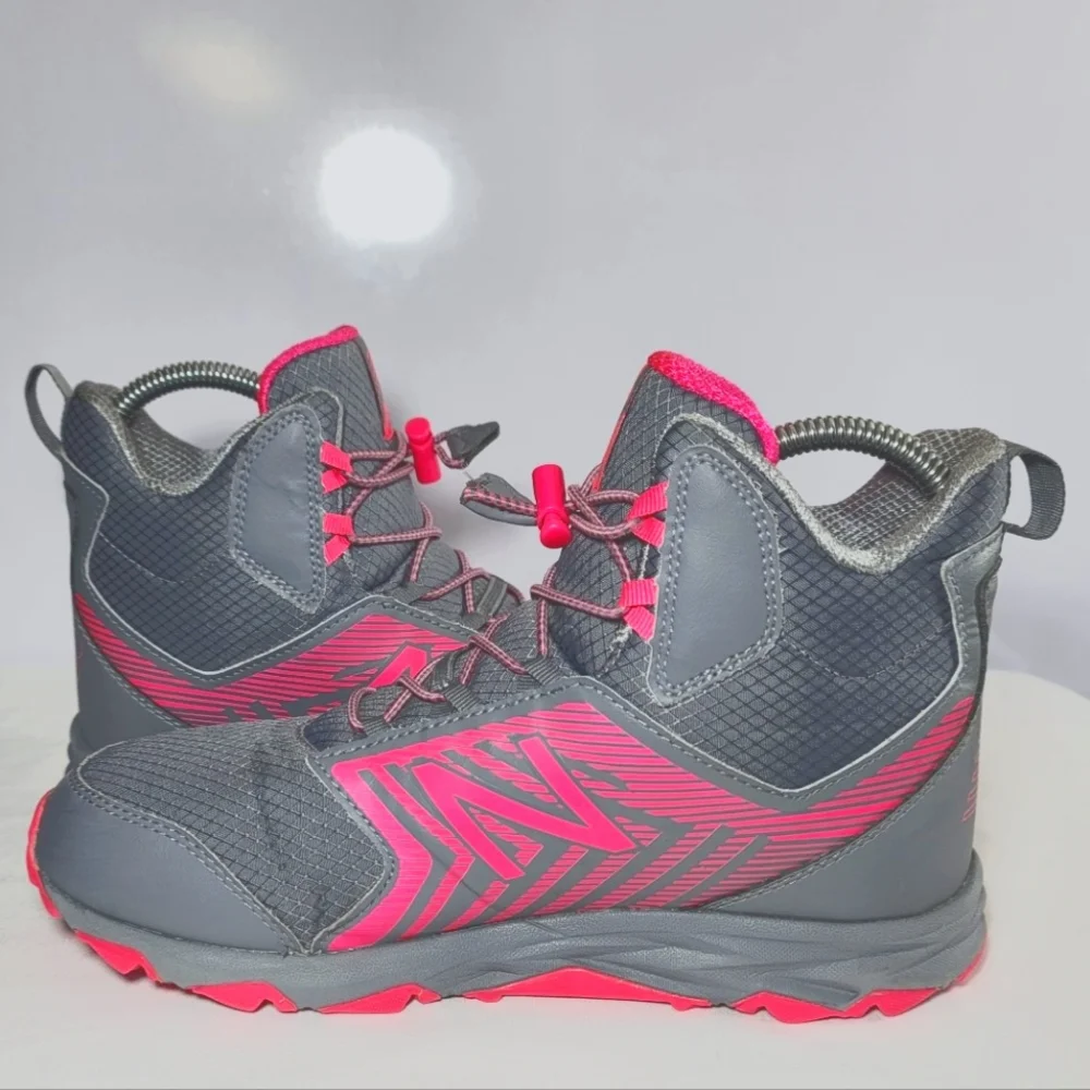 New Balance Big boys size 7 Grey & Pink 700v1 Hiking sneakers.